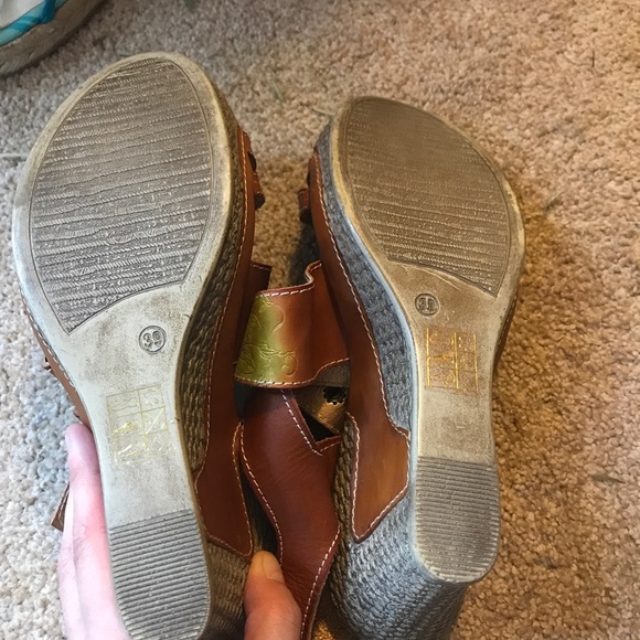 Spring Step Wedges - Picture 3 of 7